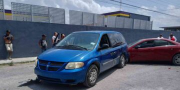 Conductor ebrio choca tres vehículos estacionados y moto en Matamoros, Tamaulipas