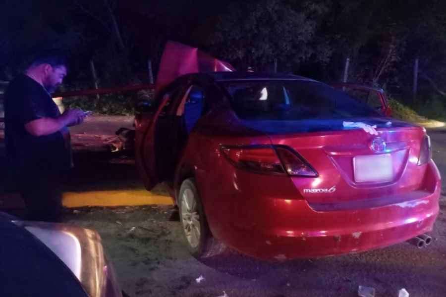 Conductor pierde el control y choca contra barandal en Juárez, NL; hay 3 mujeres heridas