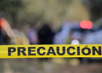 Conductor provoca choque, huye y termina volcando en Nuevo Laredo, Tamaulipas
