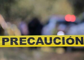 Conductor resulta lesionado tras volcar su auto sobre avenida de Monterrey, Nuevo León