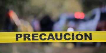 Conductor resulta lesionado tras volcar su auto sobre avenida de Monterrey, Nuevo León