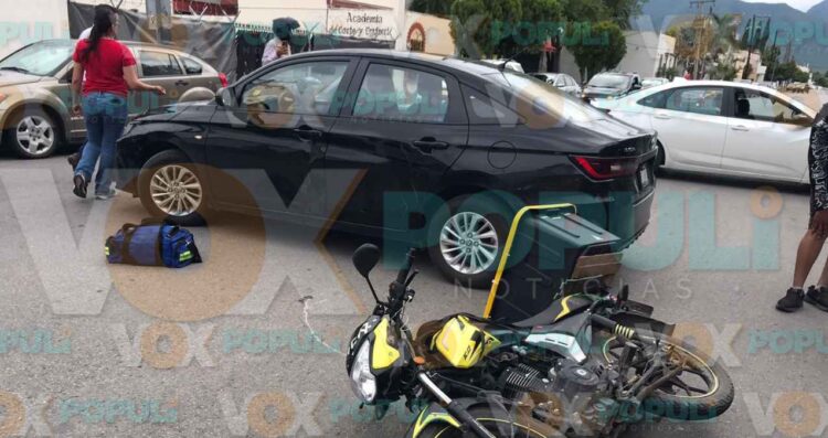 Conductora da vuelta en “U” y deja a motociclista herido en Ciudad Victoria, Tamaulipas