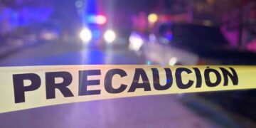 Conductora ignora luz roja y provoca choque en Nuevo Laredo, Tamaulipas