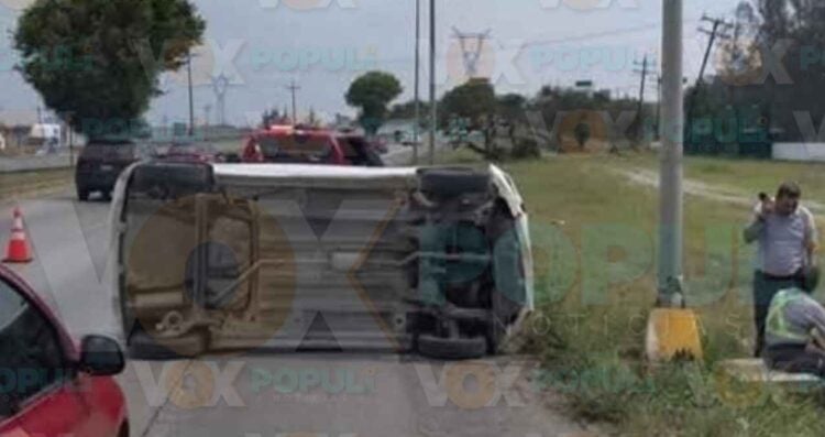 Conductora resulta lesionada tras volcadura en Altamira, Tamaulipas