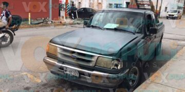 Confusión en semáforo provoca choque entre dos vehículos en Ciudad Victoria, Tamaulipas