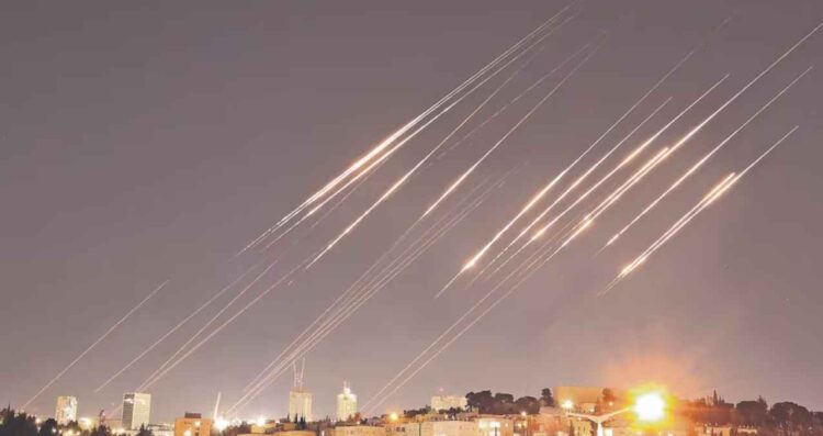 Crece tensión entre Irán e Israel tras intercambio de ataques con misiles