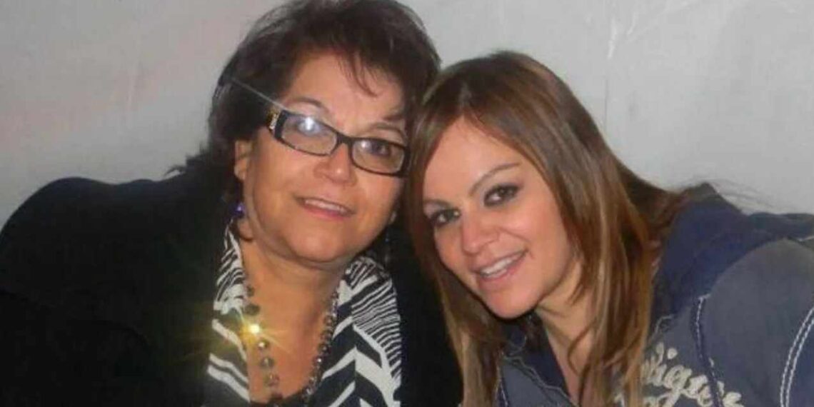 Doña Rosa, madre de Jenni Rivera, regresa a casa tras complicaciones de salud