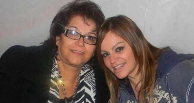 Doña Rosa, madre de Jenni Rivera, regresa a casa tras complicaciones de salud