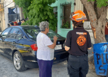Dos trabajadores reciben descarga eléctrica en el Centro de Monterrey, Nuevo León