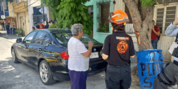 Dos trabajadores reciben descarga eléctrica en el Centro de Monterrey, Nuevo León