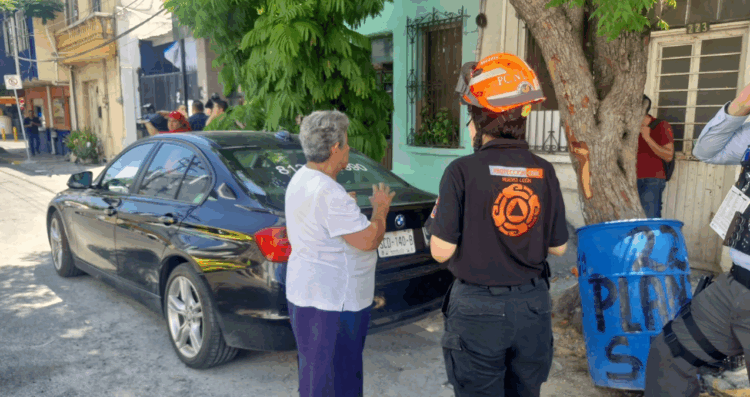Dos trabajadores reciben descarga eléctrica en el Centro de Monterrey, Nuevo León