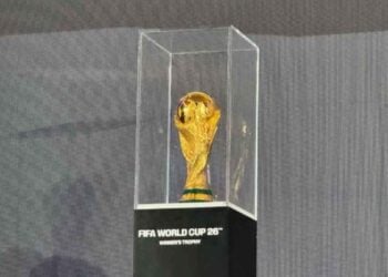 El trofeo de la Copa Mundial FIFA visita Monterrey durante el World Football Summit