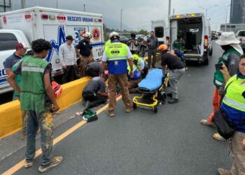 Empleado de Servicios Públicos es embestido en Monterrey, Nuevo León