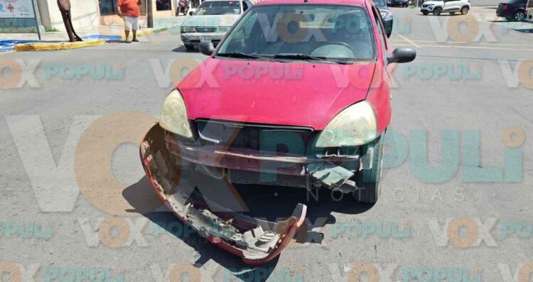 Empleado provoca fuerte choque por no respetar alto en Ciudad Victoria, Tamaulipas