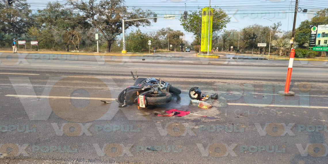Empleado sufre accidente en moto camino al trabajo en Altamira, Tamaulipas