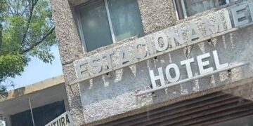 mujer sin vida hotel
