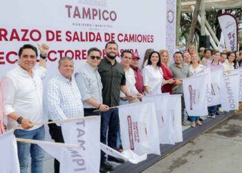 Entrega Mónica Villarreal, 10 nuevos camiones, recolectores de basura en Tampico, Tamaulipas
