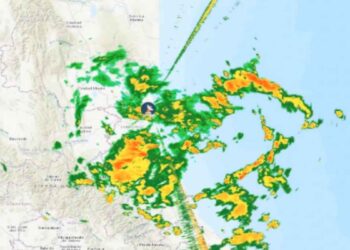Erick pierde fuerza y baja a tormenta tropical, según el Centro Nacional de Huracanes