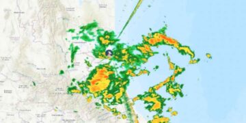 Erick pierde fuerza y baja a tormenta tropical, según el Centro Nacional de Huracanes