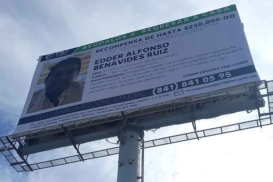Espectaculares con fotografía del joven desaparecido, Edder Alfonso Benavides Ruiz, son colocados en Ciudad Victoria, Tamaulipas