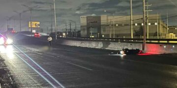 Fallece motociclista al chocar en Avenida Miguel Alemán de Apodaca, NL