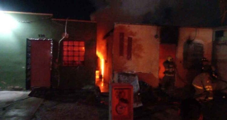 Incendio deja sin hogar a familia en Río Bravo