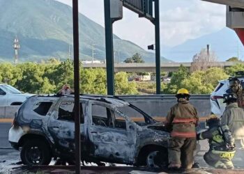 Monterrey camioneta calcinada