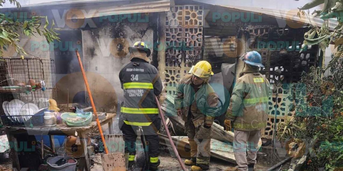 Fuego consume casa en Tampico, Tamaulipas