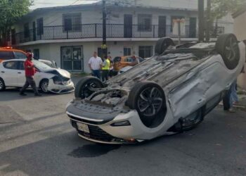 vehículo volcado persona lesionada