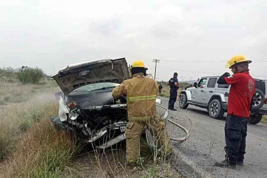 Fuerte choque entre 2 camionetas deja 11 lesionados en Salinas Victoria, Nuevo León