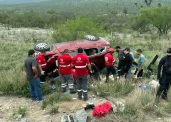 Fuerte choque entre 2 camionetas deja 11 lesionados en Salinas Victoria, Nuevo León