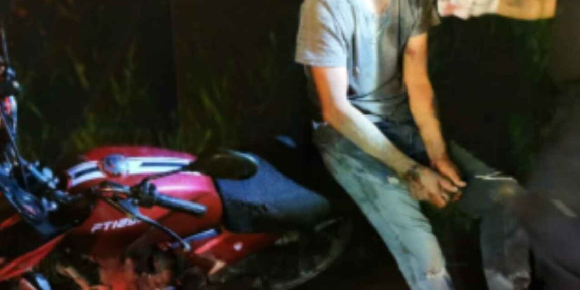 Hombre ebrio cae de su motocicleta y termina detenido en El Mante, Tamaulipas