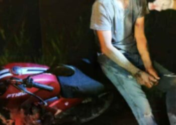 Hombre ebrio cae de su motocicleta y termina detenido en El Mante, Tamaulipas