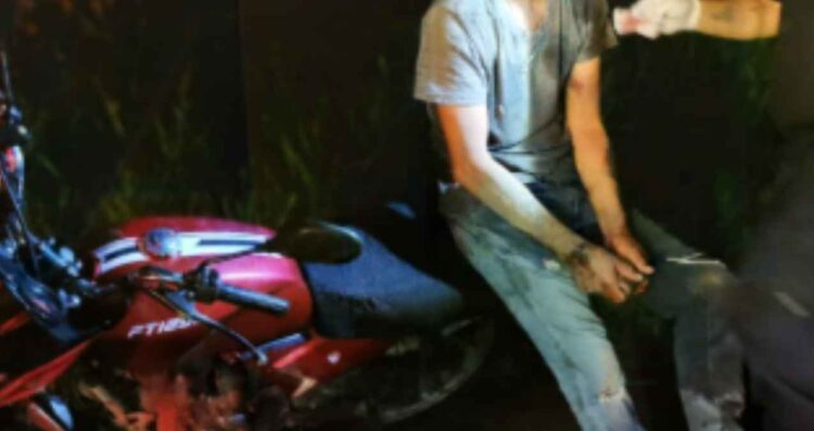 Hombre ebrio cae de su motocicleta y termina detenido en El Mante, Tamaulipas