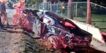 Joven pierde el control y colisiona contra una barda en Montemorelos, Nuevo León; hay 3 lesionados