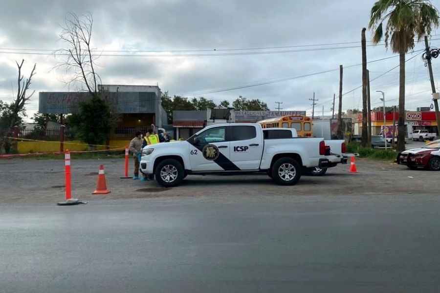 Jovencito pierde la vida al impactarse contra un camión en Linares, NL; estaba a días de graduarse