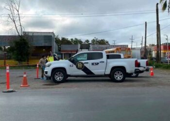 Jovencito pierde la vida al impactarse contra un camión en Linares, NL; estaba a días de graduarse