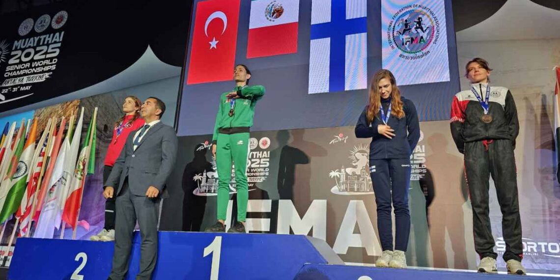 Laura Burgos se corona bicampeona mundial de Muay Thai en Turquía
