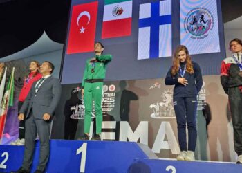 Laura Burgos se corona bicampeona mundial de Muay Thai en Turquía