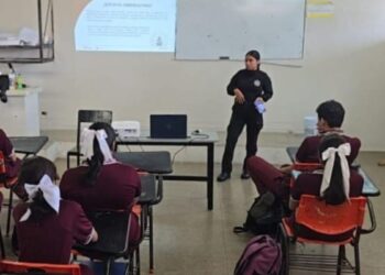 Lleva Guardia Estatal de Género plática para prevenir violencia en el noviazgo a secundaria de Ciudad Madero, Tamaulipas