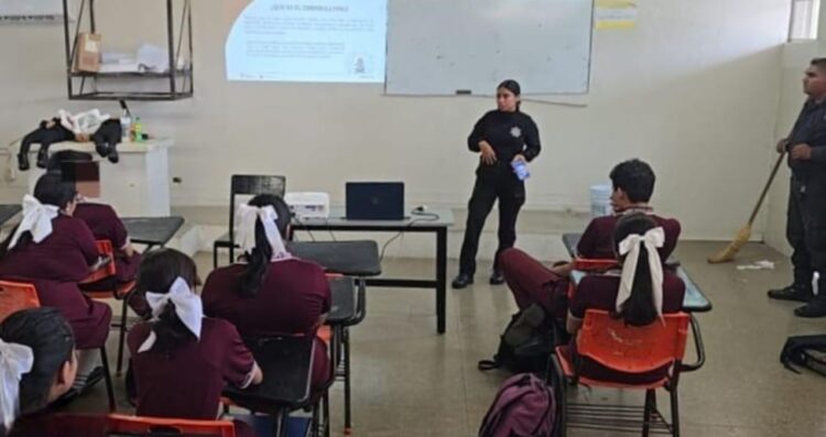 Lleva Guardia Estatal de Género plática para prevenir violencia en el noviazgo a secundaria de Ciudad Madero, Tamaulipas
