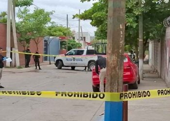 Matan a mujer frente a secundaria en Culiacán; su hijo presenció el crimen