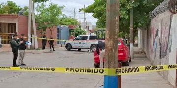 Matan a mujer frente a secundaria en Culiacán; su hijo presenció el crimen