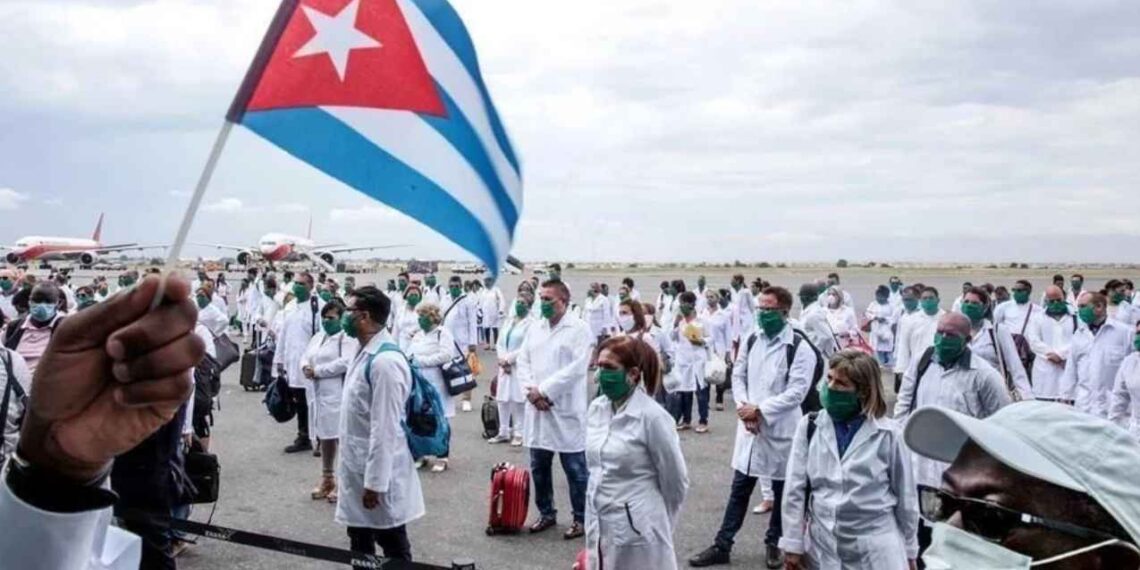 Médicos cubanos contratados por México no trabajan bajo condiciones forzadas: Claudia Sheinbaum
