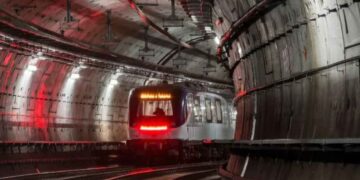 Mexicano muere tras caer a las vías del metro en Panamá; investigan si fue suicidio