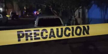 Monterrey: Masculino es embestido por una camioneta al intentar cruzar la Avenida Lázaro Cárdenas