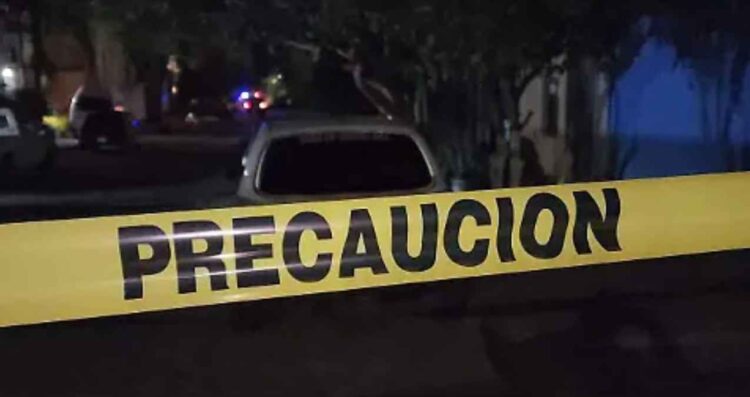 Monterrey: Masculino es embestido por una camioneta al intentar cruzar la Avenida Lázaro Cárdenas
