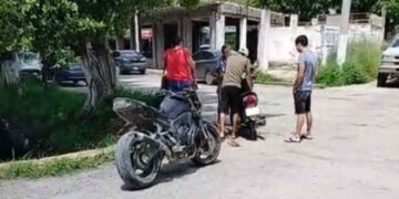 Motociclista cae a un canal tras choque en El Mante, Tamaulipas