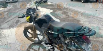 Motociclista derrapa en curva mojada y queda lesionado en Ciudad Victoria, Tamaulipas