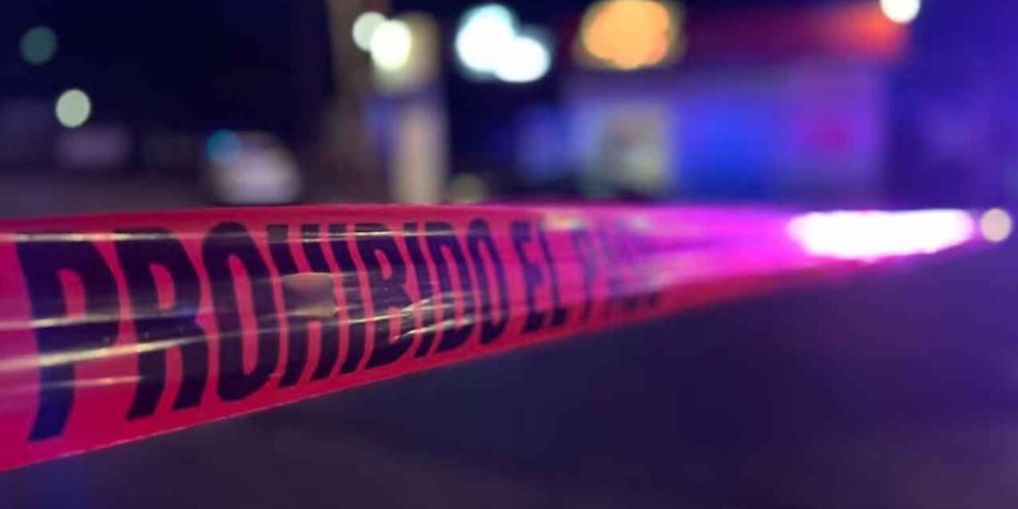 Motociclista pierde el control y choca contra muro en puente de Nuevo Laredo, Tamaulipas